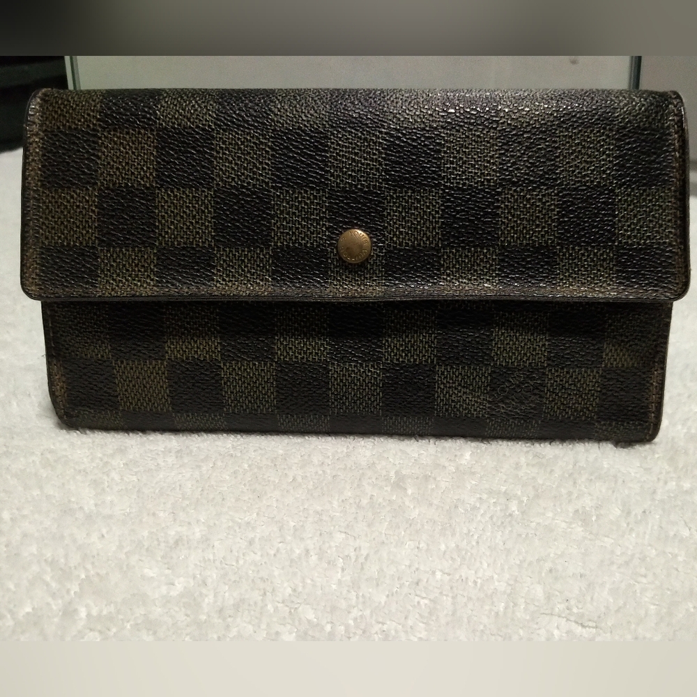 Authentic Louis Vuitton Damier Ebene Wallet